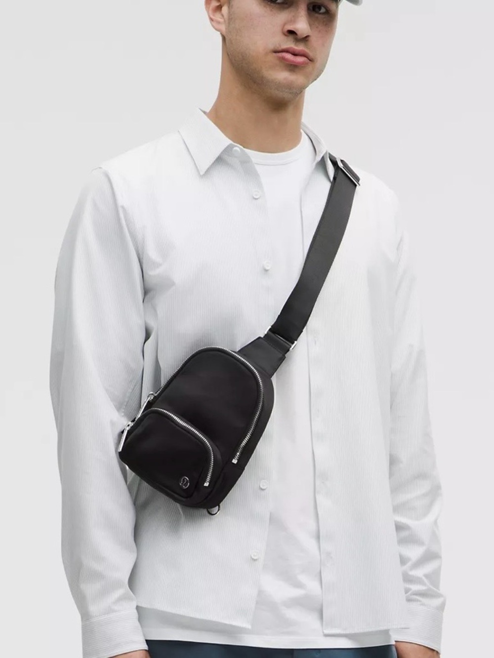 lululemon athletica Everywhere Sling Bag Small 2L - Picture 4 of 10